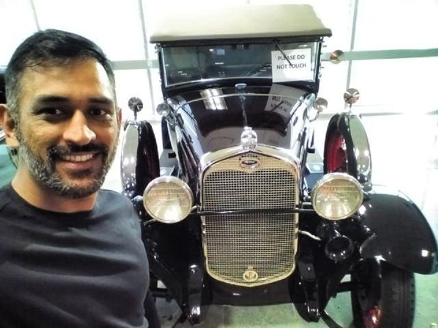 ms dhoni-vintage car