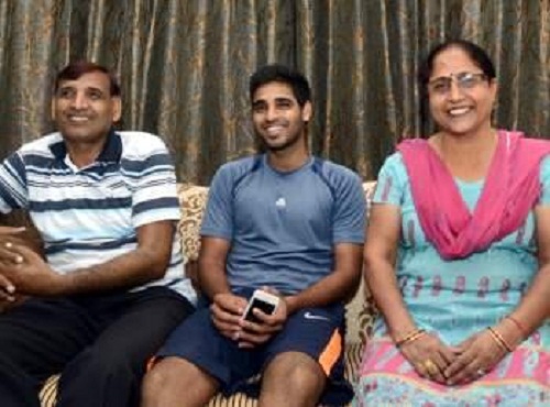 Bhuvneshwar-Kumar-Parents