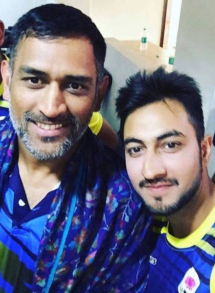 MS Dhoni with J&K player