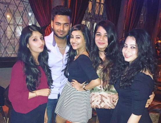 Rishabh Pant with his female friends