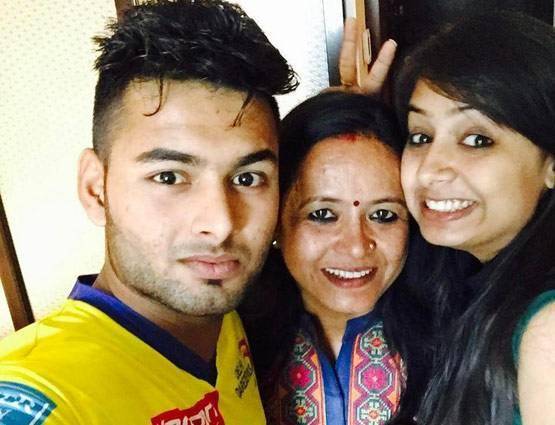 Rishabh Pant with his mom and sister