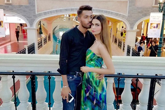 Hardik-Pandya-and-Lisa-Sharma