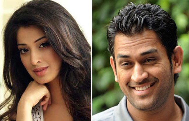 Raai Laxmi, MS Dhoni