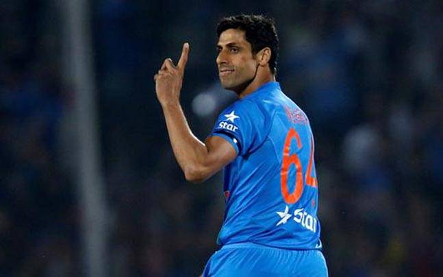 Ashish Nehra bowler