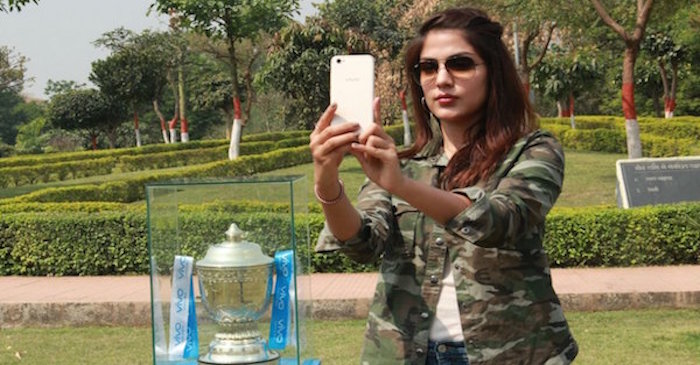 VIVO IPL 2017 Trophy Tour: Actress Rhea Chakraborty Charms Cricket Fans In Patna