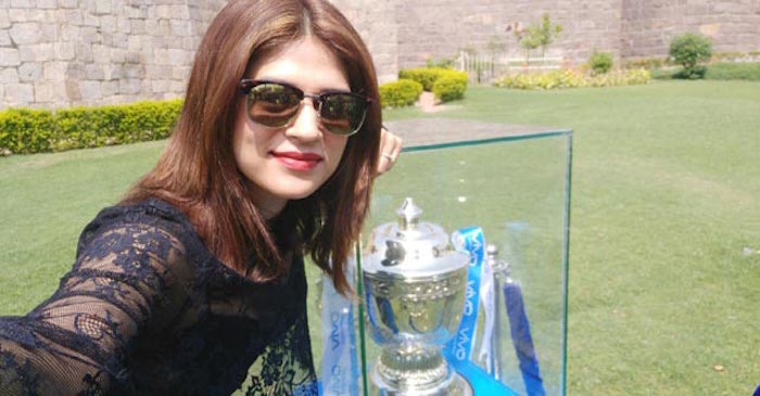 Actress Shraddha Das and fans click selfies with Vivo IPL trophy in Hyderabad