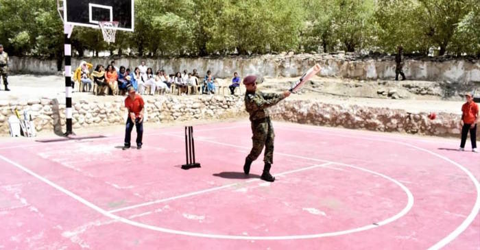 Lt Col MS Dhoni plays cricket with kids in Leh, picture goes viral
