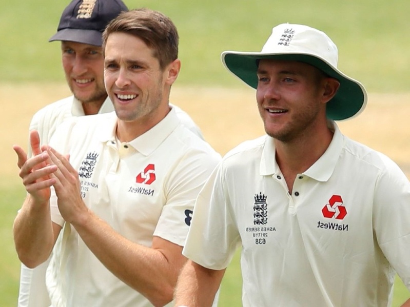 broad and woakes pick wickets