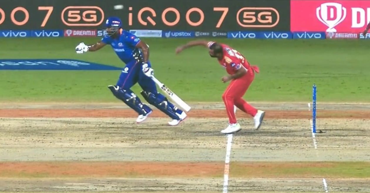 IPL 2021: Netizens lash out at MI all-rounder Kieron Pollard for running before the ball was bowled