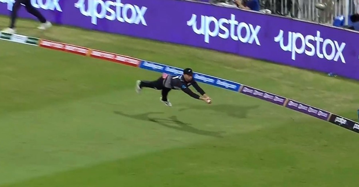 Devon Conway takes a spectacular catch in T20 World Cup 2021