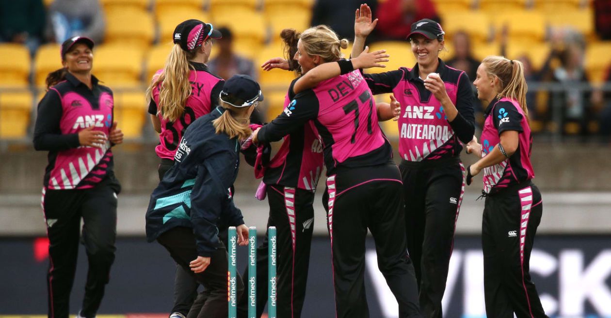 Leigh Kasperek with her New Zealand team members