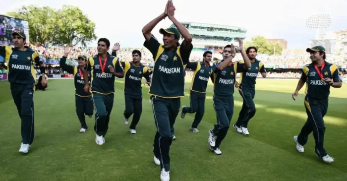 Mohammad Amir with Pakistan cricket team