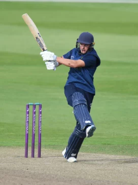 Bethell playing for Warwickshire