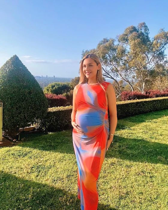 Jessica Davies baby bump