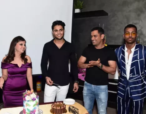 Kabir Bahia with MS Dhoni