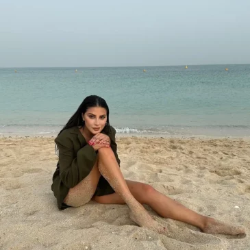 7 breathtaking snapshots of Karishma Kotak 1
