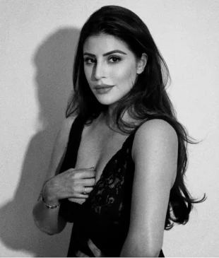 7 breathtaking snapshots of Karishma Kotak 2