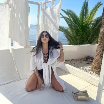 7 breathtaking snapshots of Karishma Kotak 3