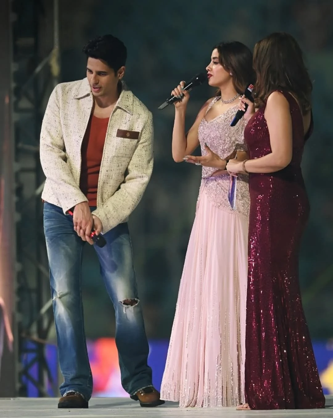 Siddhath Malhotra and Janhvi Kapoor
